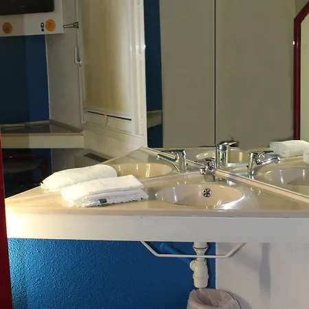 فندق Hotelf1 Saint-die Saint-Die-des-Vosges